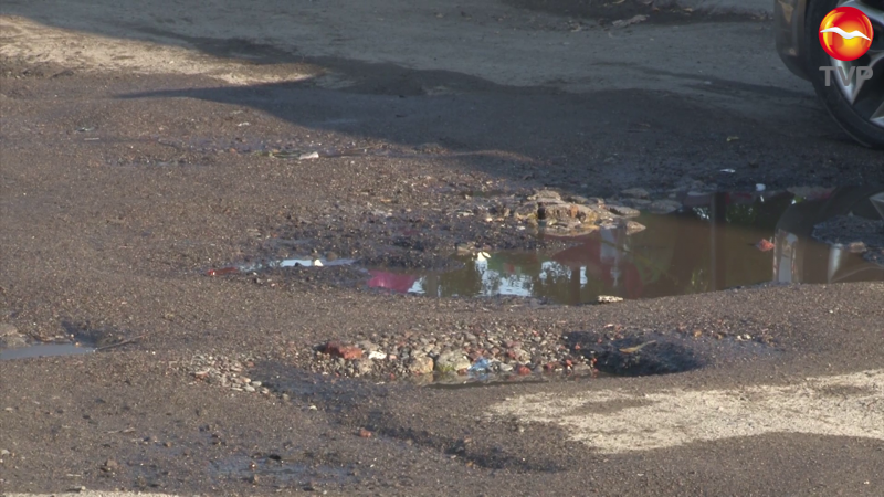 Pésimas condiciones debido a los abundantes baches en la avenida Jabalíes