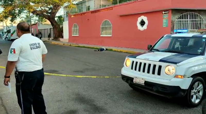 Camión urbano arrolla a una mujer y pierde la vida, en el Centro de Mazatlán