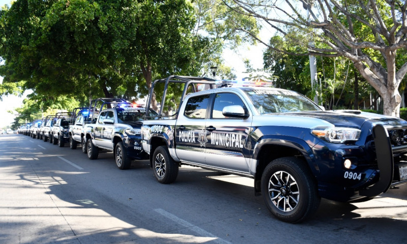 Entrega Ayuntamiento de Culiacán 34 patrullas a la SSPyTM