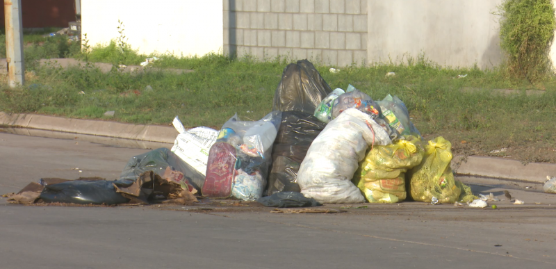 Comerciantes dan voto de confianza al ayuntamiento para que resuelva problemática de la basura