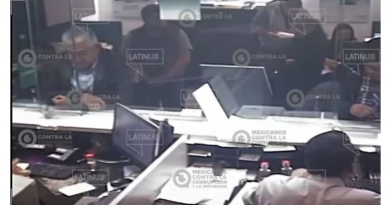 Revelan video del secretario de López Obrador depositando dinero irregular