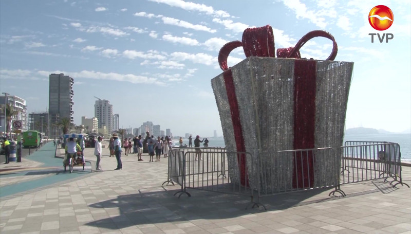 Llegó el espíritu navideño al Malecón de Mazatlán