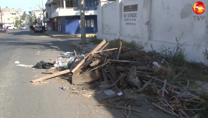 Toman calle del Centro como basurero