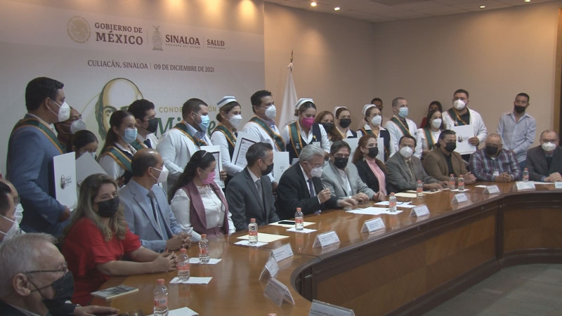 15 médicos y enfermeras reconocidas con la condecoración Miguel Hidalgo