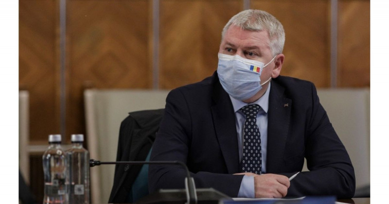 Renuncia ministro rumano por inflar falsamente su currículum