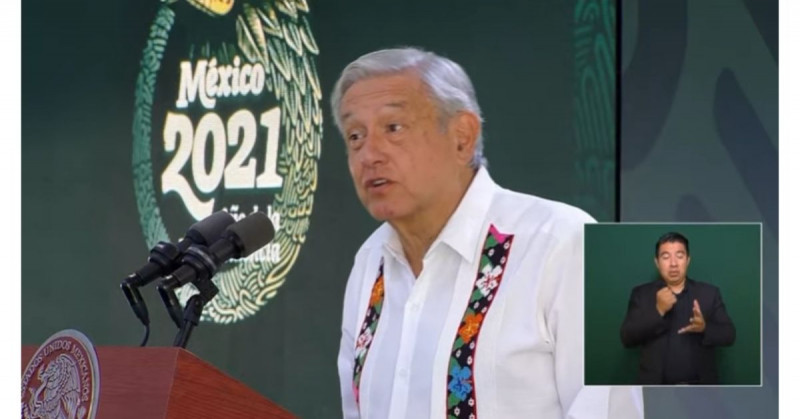 López Obrador tacha al INE de "conservador" por querer aplazar su consulta de revocación