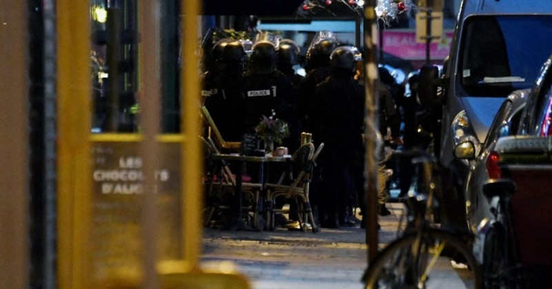 Enfermo psiquiátrico secuestra a dos mujeres en una ferretería