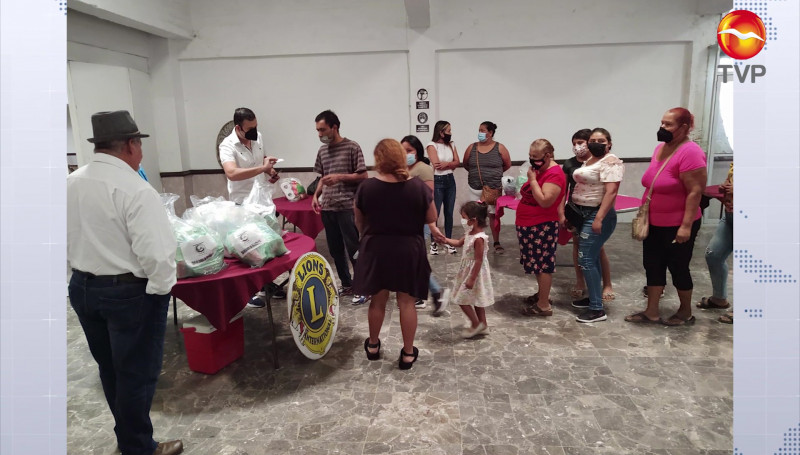 Club de Leones Mazatlán entrega despensas a familias vulnerables