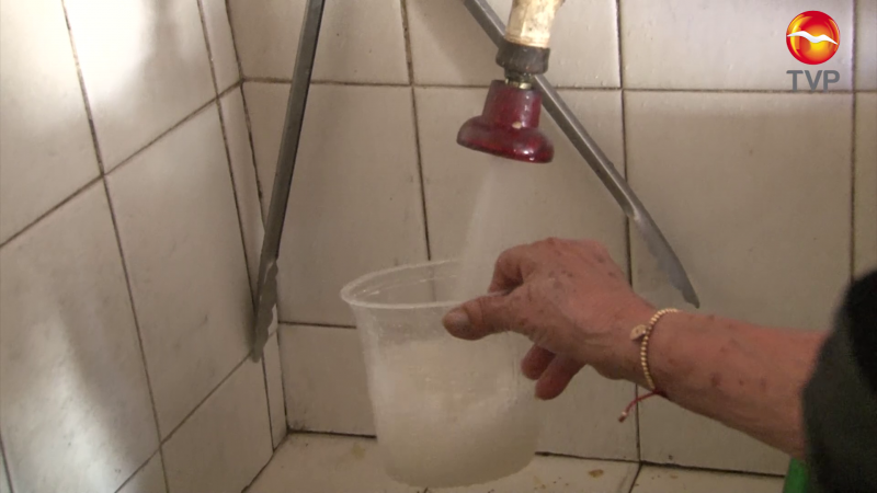 Agua turbia sigue afectando a negocios de Mazatlán