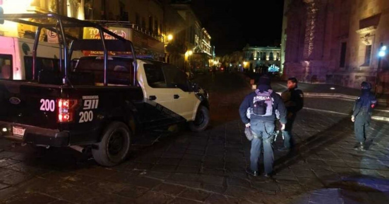 Abandonan camioneta con seis cuerpos frente a Gobierno de Zacatecas