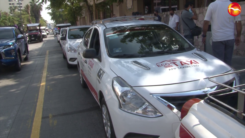 El retiro de unidades de taxis rojos por elementos de tránsito fue abuso: Dirigente de Sindicato