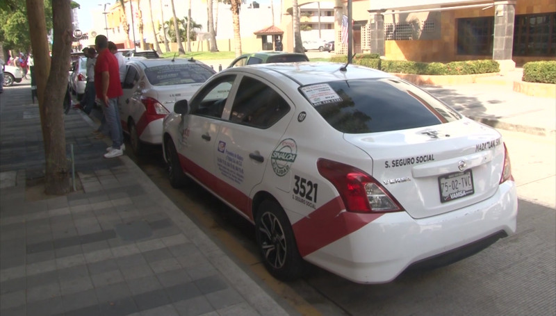Fue un mal entendido: Alcalde sobre retiro y multas a taxis rojos en Zona Dorada