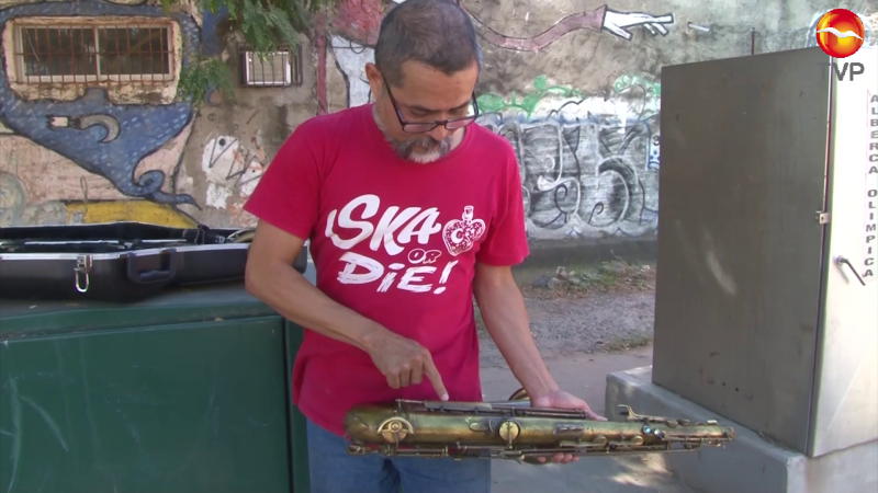 Con ayuda de redes sociales, músico encuentra su saxofón