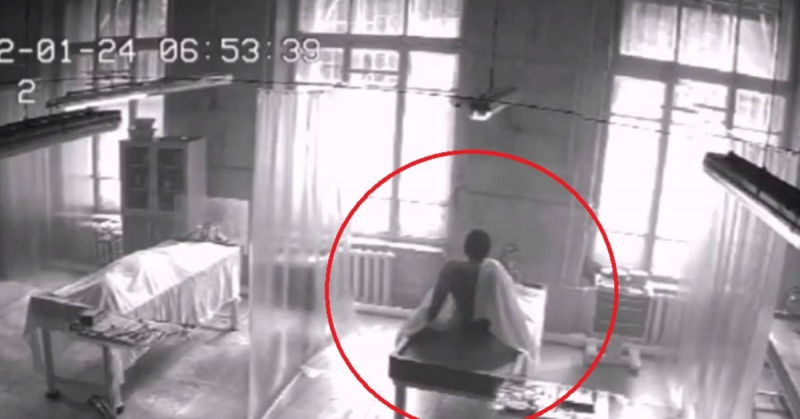 ¿Real o falso? Cuerpo "revive" en morgue rusa (video viral)