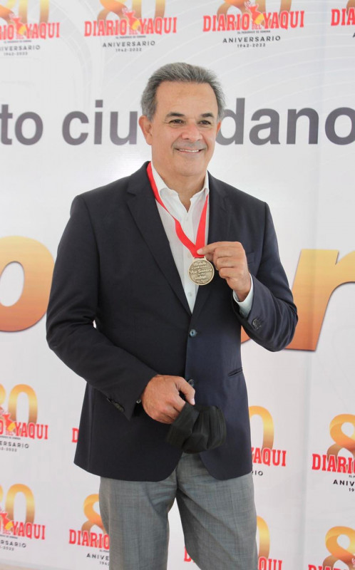 Recibe Fernando de la Mora medalla al Mérito Ciudadano Voz Sonora en Álamos