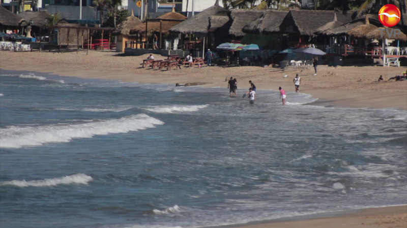 Por frío, baja la afluencia de bañistas en Mazatlán