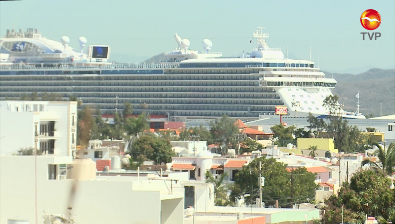 Llega crucero al puerto de Mazatlán con 1,301 pasajeros