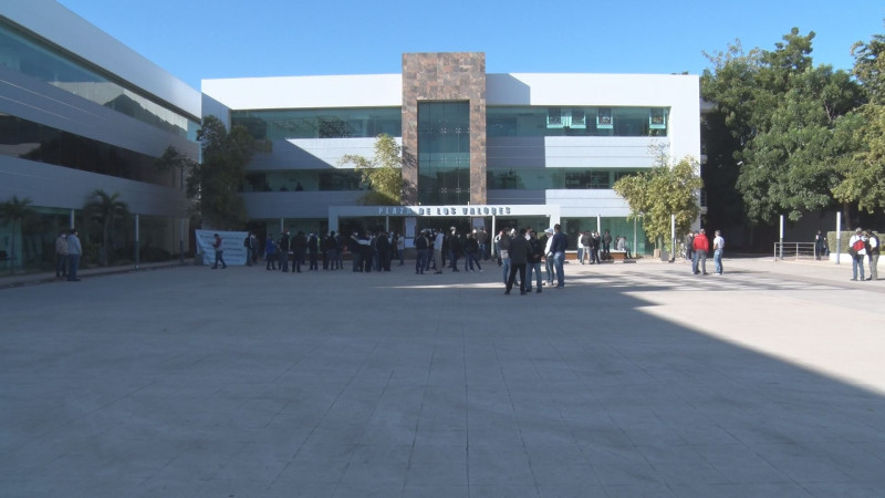 Maestros de educación física de la SEPYC se manifiestan por inconformidad