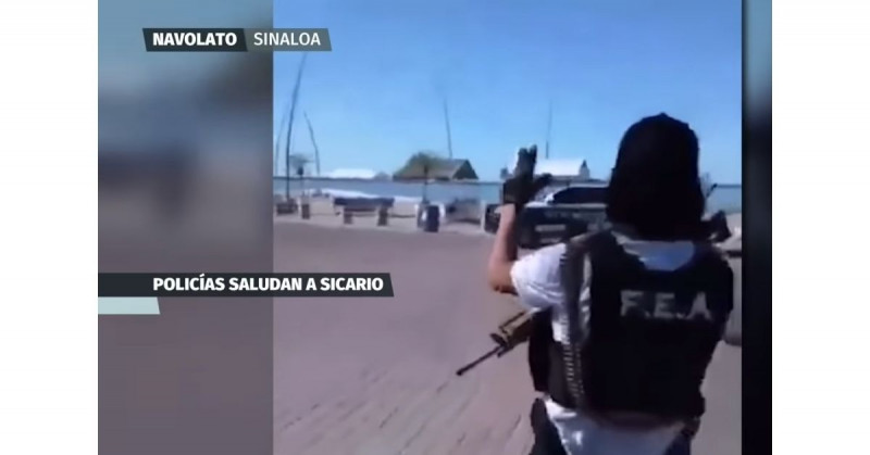 Patrulla de Navolato saluda a hombre armado (video viral)