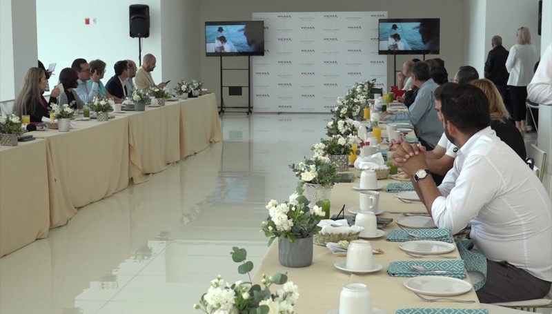 Presentan proyecto inmobiliario Aguamarina Talismán ante miembros de CANACINTRA