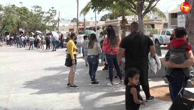 Largas filas para comprar boletos para coronaciones del Carnaval de Mazatlán