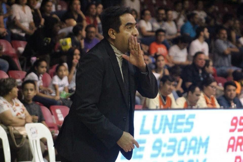 Andres "Veneno" Contreras seguira al frente de Caballeros