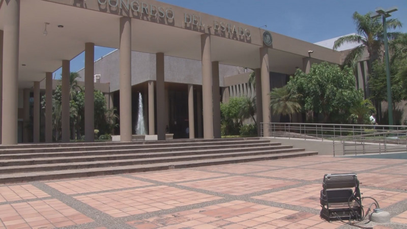 Imposible sacar total de iniciativas de la congeladora del Congreso