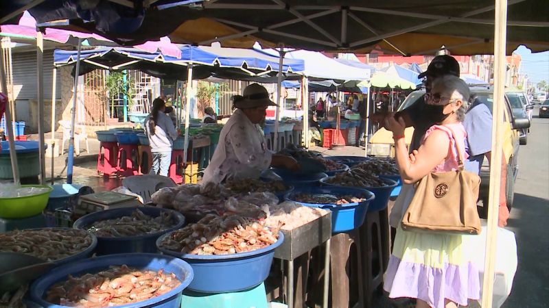 Este lunes se incrementaron las ventas de camarón en "Las changueras"