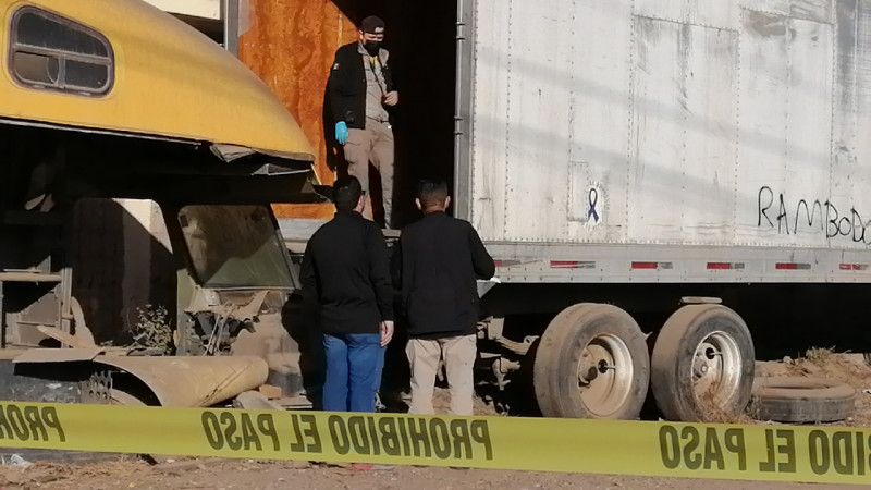 Encuentran el cuerpo de una persona al interior de una caja de "trailer"