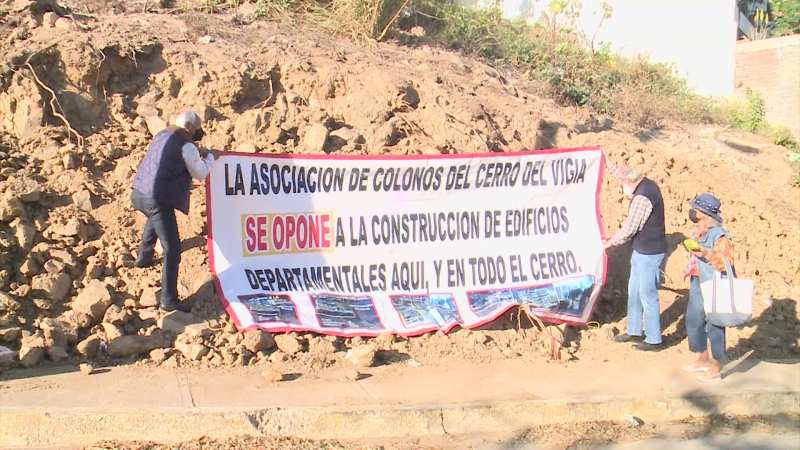 Se manifiestan colonos del Cerro del Vigía en contra de construcción