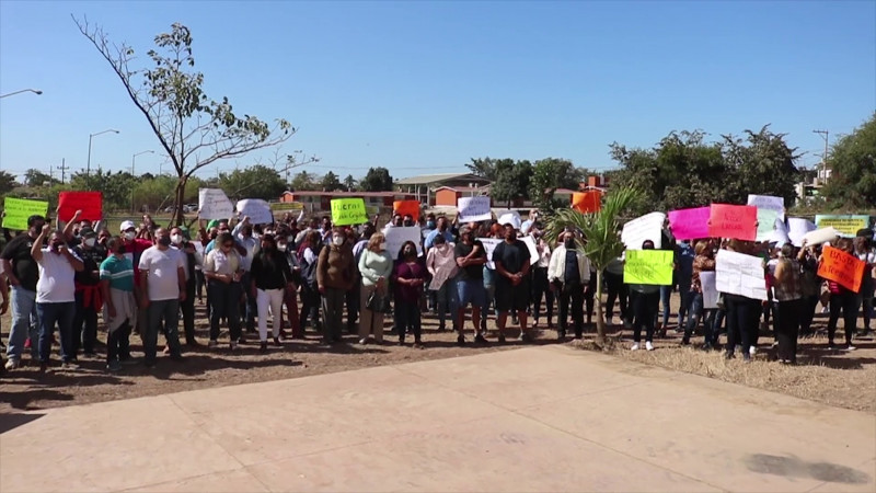 Maestros estatales piden salida de funcionaria de SEPyC Sinaloa