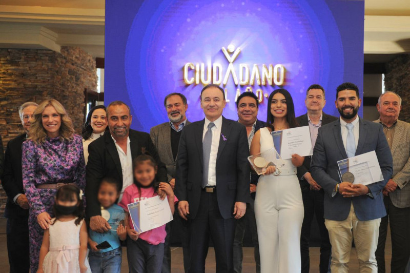 Entregan reconocimiento Ciudadano del Año a tres distinguidos sonorenses