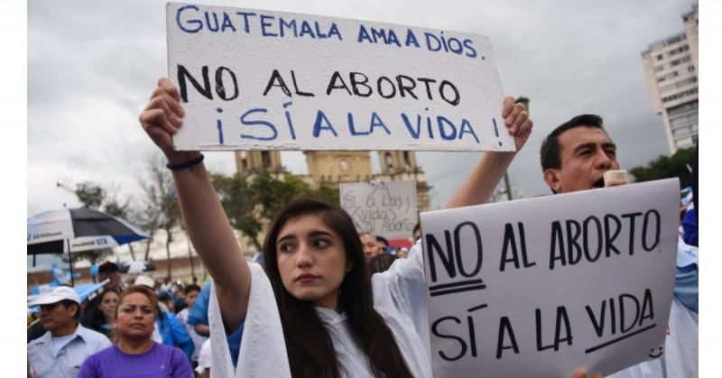Guatemala endurece el aborto con hasta 50 años de cárcel