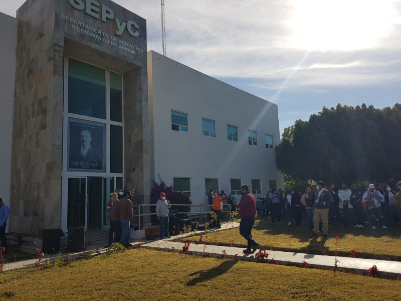 Maestros del SNTE 27 realizan paro de labores