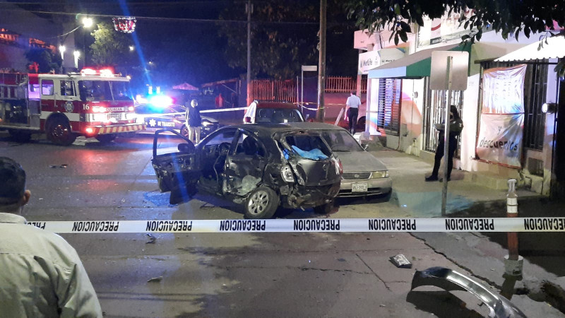 Mueren dos jóvenes en accidente automovilístico en el centro de Culiacán