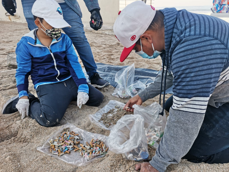 Colillas de cigarro, plásticos y vidrios, principales desechos en playas de Mazatlán: OAP