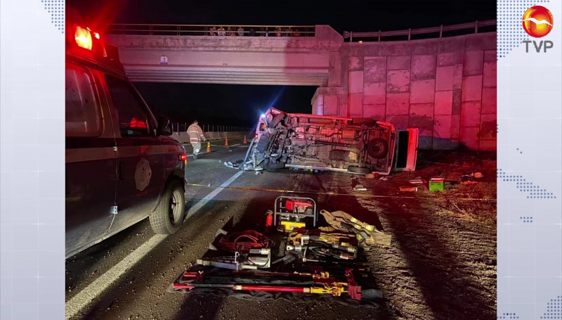 Fuerte accidente en autopista Mazatlán-Culiacán deja a menor sin vida y 11 personas lesionadas