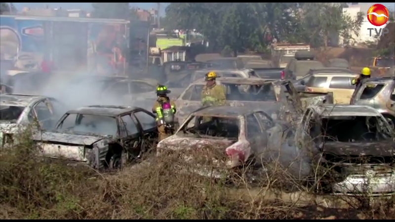 Incendio en Corralón Municipal deja 18 autos afectados