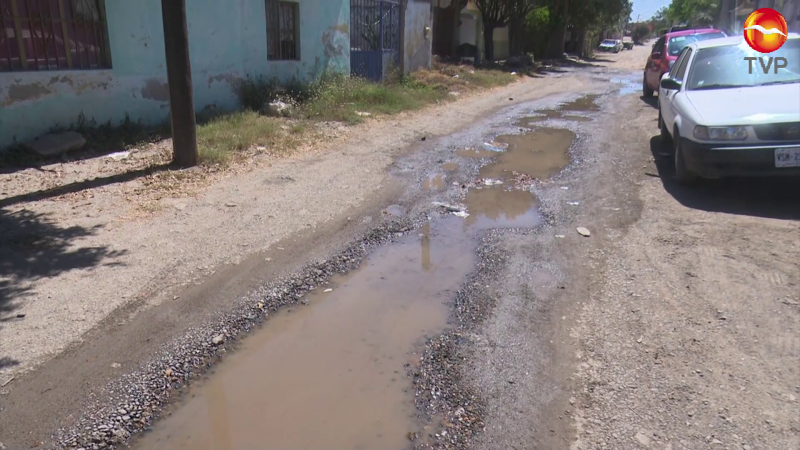Por fuga, agua potable se desperdicia en la Salvador Allende