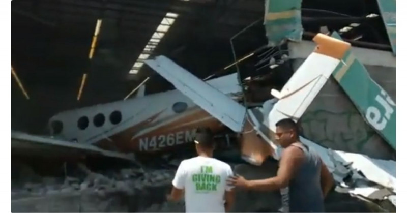 Avioneta impacta en Bodega Aurrerá de Morelos