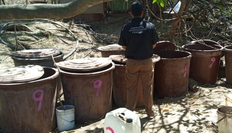 FGR asegura laboratorios clandestinos en dos poblados de Culiacán