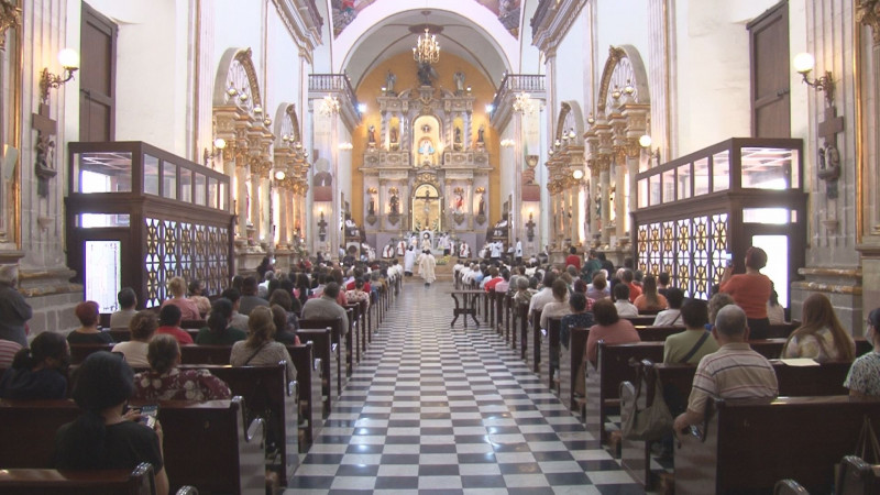 Obispo de la Diócesis de Culiacán encabeza misa Crismal