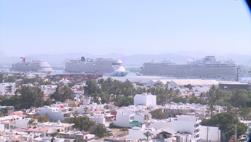 A bordo de 3 cruceros turísticos, arriban más de 15 mil personas al puerto de Mazatlán