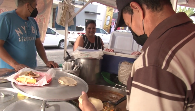 "Levanta muertos", los tacos tradicionales de Mazatlán