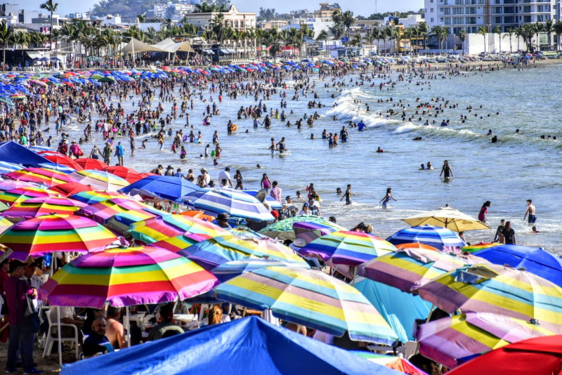 70,894 personas asistieron este sábado a las playas de Mazatlán
