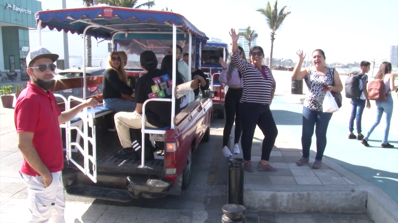 Siguen llegando grupos de turistas a Mazatlán