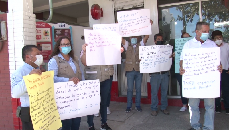 Trabajadores del INEA denuncian que no les han pagado sus prestaciones