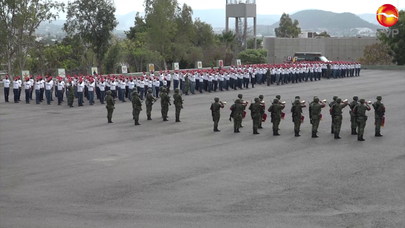 Toman protesta de bandera a jóvenes que inician el Servicio Militar Nacional