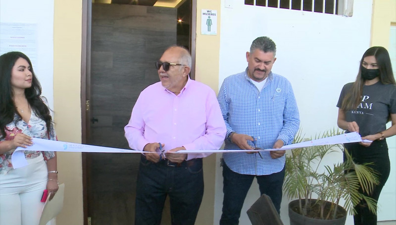 Inauguran remodelación de baños del Palacio Municipal de Mazatlán