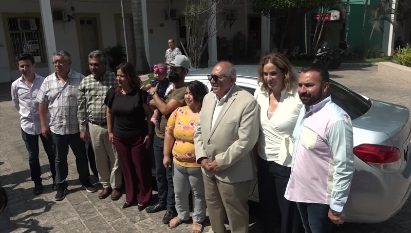 Entregan segundo automóvil a ganadora del sorteo del Día de las Madres